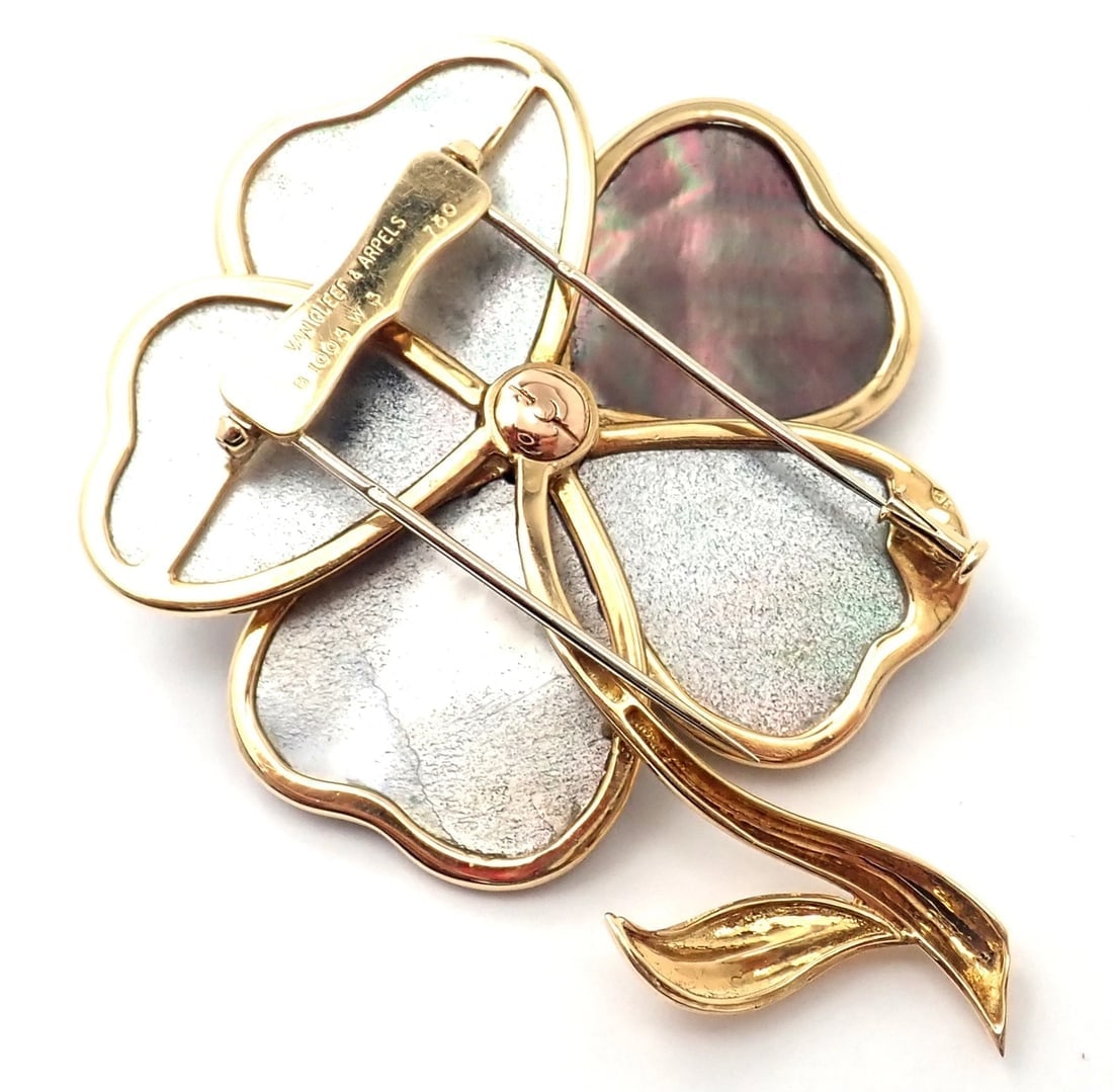 Van Cleef & Arpels Clématite 18k Yellow Gold Diamond Gray Mother of Pearl Brooch - 6