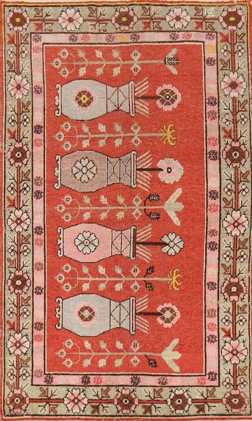 Antique Khotan Oriental Area Rug 5x8: Title: Antique Khotan Oriental Area Rug 5x8Description:A Beautiful Genuine Moghulistan Khotan rug is Hand Knotted by skillful weavers in Moghulistan with 100% Wool Material. This rug is in Very Good