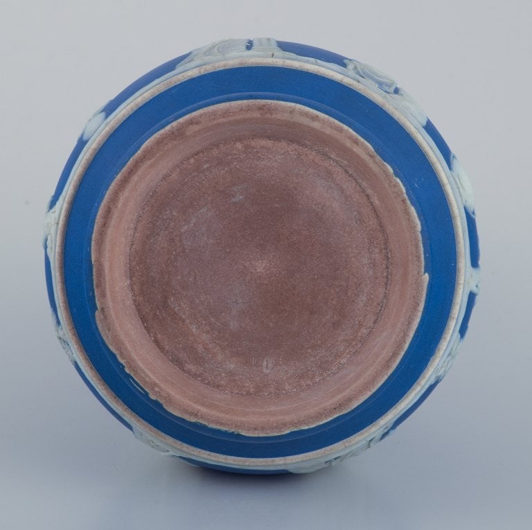 Adams, England, vase in biscuit porcelain. Classic scenes. - 7