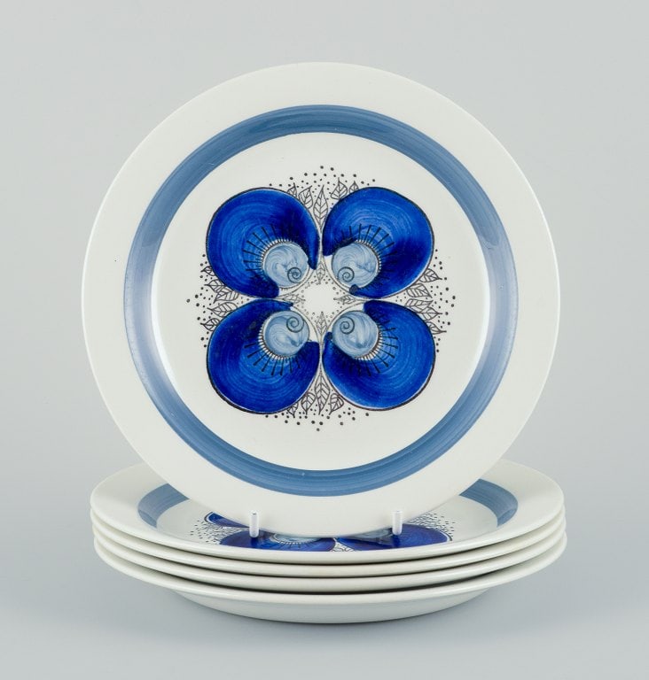Rörstrand, Sweden, a set of five hand-painted "Iris" plates.: Rörstrand, Sweden, a set of five hand-painted "Iris" plates. From the 1970s. Marked. First factory quality. In excellent condition. Dimensions: Diameter 18.3 cm. Reserve: $252.00 
