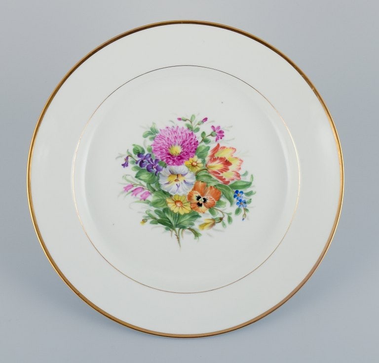 Bing & Grøndahl, large round serving platter in porcelain decorated with polychrome flowers and: Bing & Grøndahl, large round serving platter in porcelain decorated with polychrome flowers and gold rim. 1920/30s. Marked. First factory quality. In excellent condition. Dimensions: D 32.0 cm x