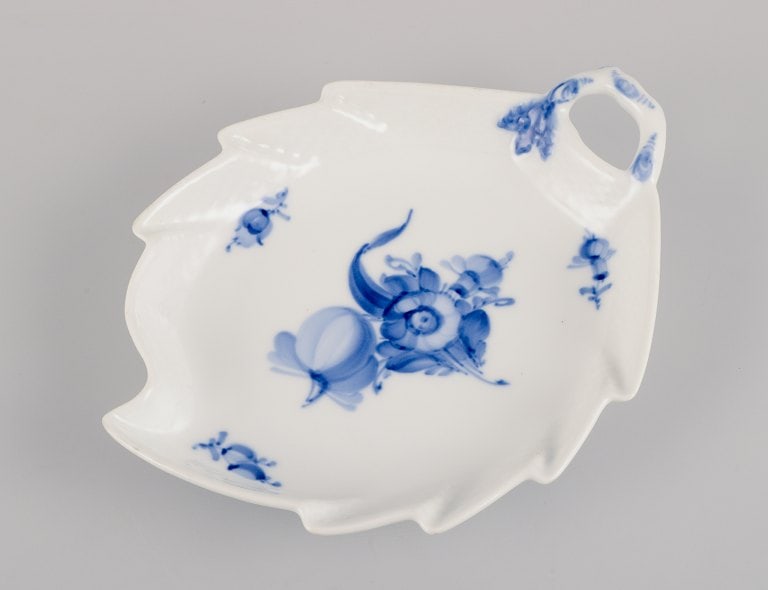 Royal Copenhagen, Blue Flower Braided, leaf shaped dish with handle. - 3