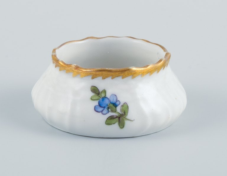 Royal Copenhagen, Saxon Flower. A set of five salt vessels, hand painted with flowers and gold edge. - 2