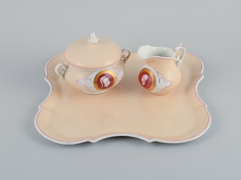 Bing & Grondahl. Antique and rare cream jug and sugar bowl on tray.: Bing & Grondahl. Antique and rare cream jug and sugar bowl on tray. Hand painted with classical motifs in profile. Approx. 1870s. Marked. In excellent condition. Tray dimensions: D 29.0 cm. Dimensions