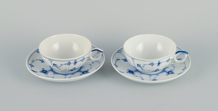 Two sets of Royal Copenhagen Blue Fluted Plain tea cups and saucers in hand painted porcelain.: Two sets of Royal Copenhagen Blue Fluted Plain tea cups and saucers in hand painted porcelain. Model 1/76 Approx. 1920/30s. In excellent condition. Marked. Second factory quality. Measurements: D