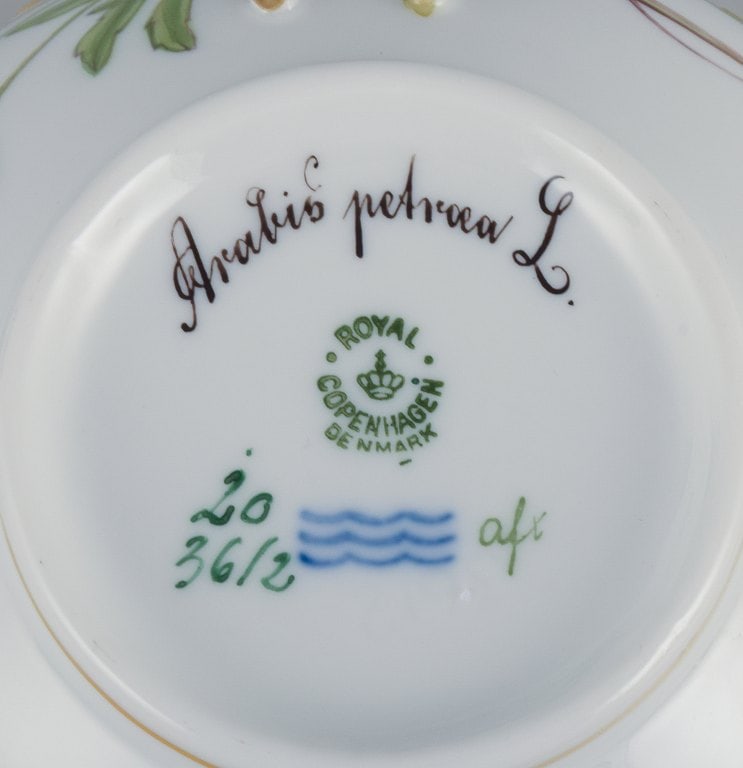 Royal Copenhagen Flora Danica boullion cup with saucer in hand-painted porcelain with branch-shaped - 7