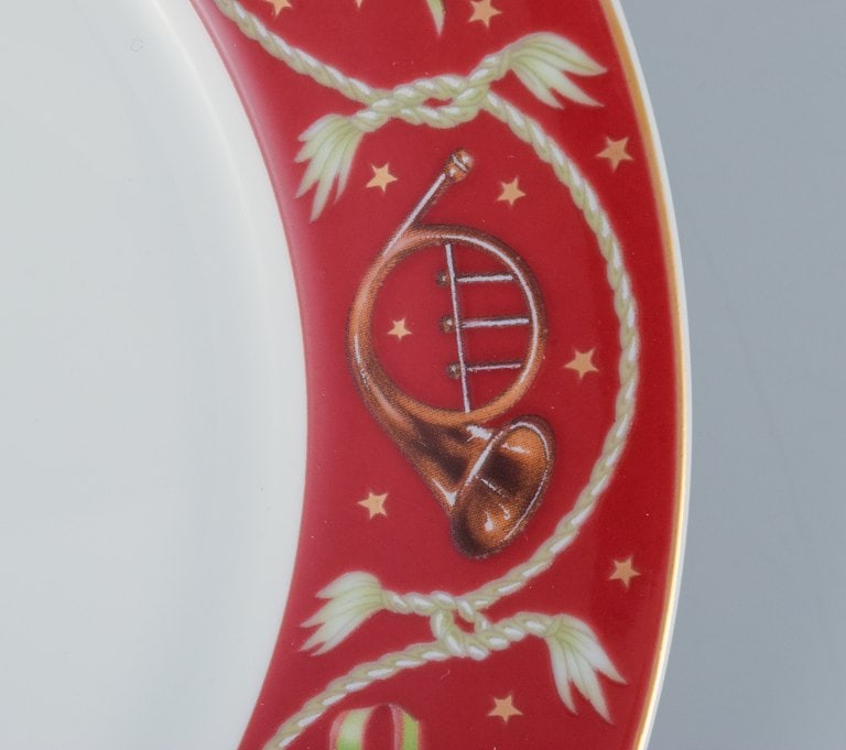 Rosenthal, a set of six Christmas plates in porcelain decorated with Christmas motifs. Burgundy with - 3
