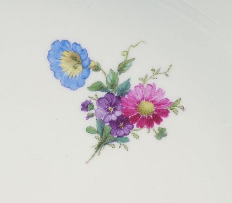 B&G, Bing & Grondahl Saxon flower. Large serving dish decorated with flowers and gold rim. - 5