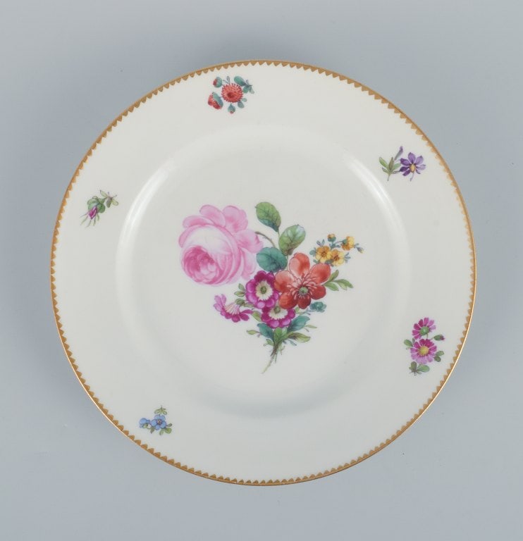 B&G, Bing & Grondahl Saxon flower. Four dinner plates decorated with flowers and gold rim. - 2