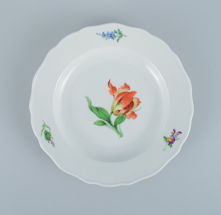 Meissen, Germany. Five porcelain dinner plates decorated with flowers. - 2