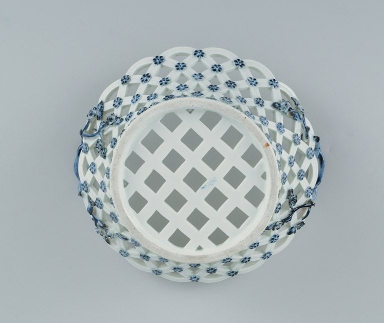Meissen, Germany. Rare and early Meissen bowl with pierced rim, handle in the form of branches and - 7