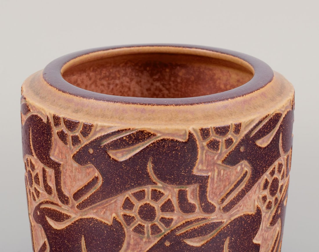 Marianne Starck for Michael Andersen. Modernist jar in stoneware with motif of a hare. 1960s. - 3