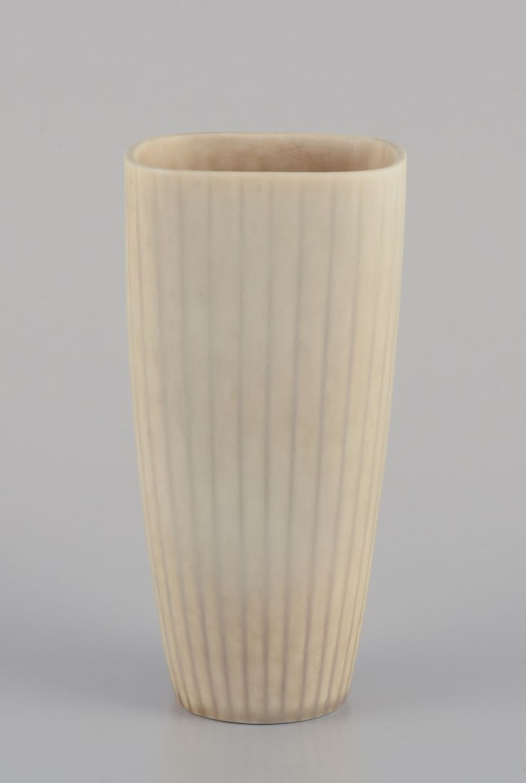 Gunnar Nylund for Rörstrand. Ceramic vase with glaze in light tones. Ribbed design. Mid-20th C. - 2