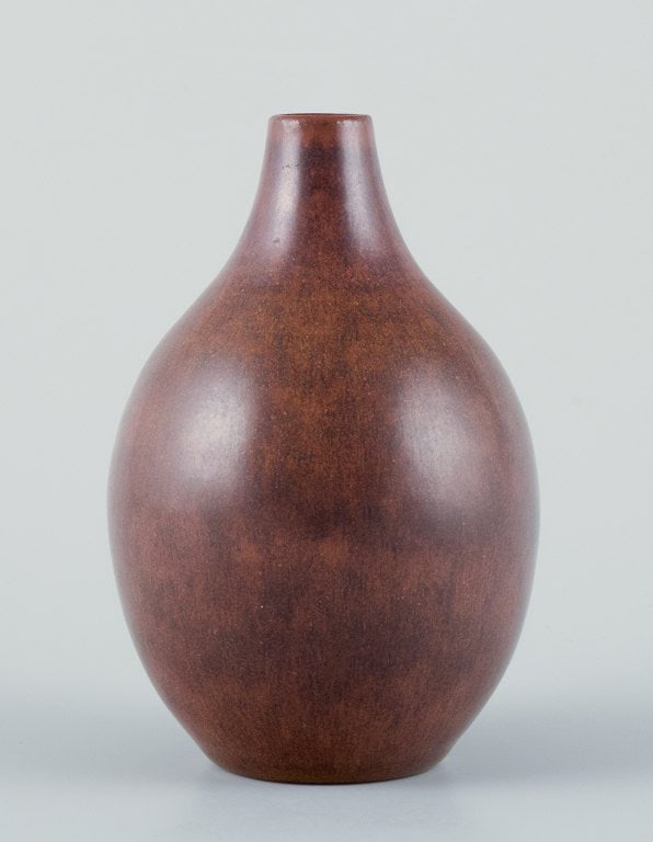Ingrid and Erich Triller, Sweden. Unique ceramic vase decorated with brown-toned glaze. - 2