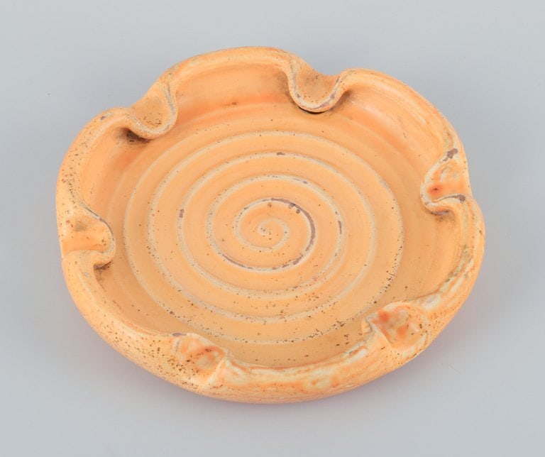 Kähler ceramic dish in uranium glaze. Spiral-shaped motif. (1 of 6)