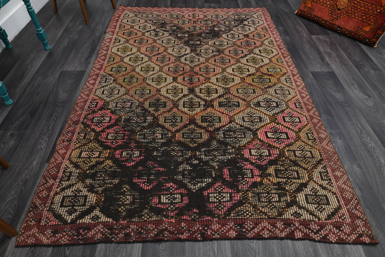 5.5x8.5 ft, VINTAGE Rug, TURKISH: Title: 5.5x8.5 ft, VINTAGE Rug, TURKISH Description: This Turkish one-of-a-kind Vintage Flatweave Kilim Rug is hand-knotted and handwoven by the most skilled artisans who use pure wool, in vibrant,