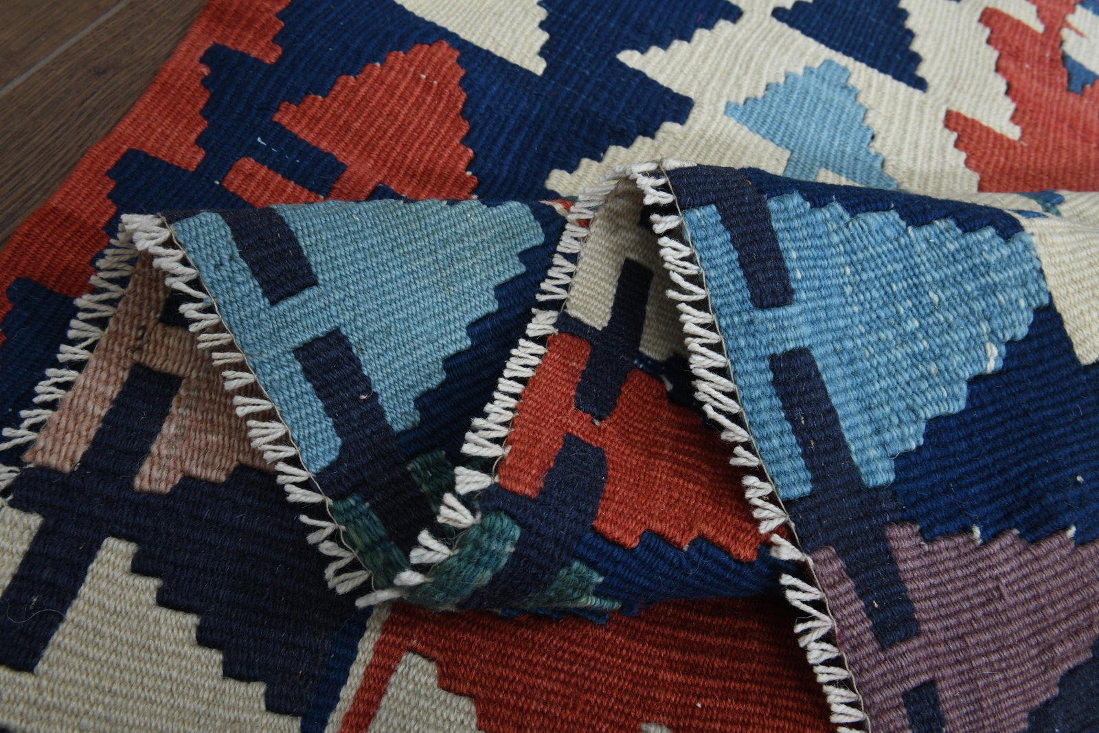 3'6x6 ft, BOHO CHIC DECOR, Special Kilim: Title: 3'6x6 ft, BOHO CHIC DECOR, Special Kilim Description: This Turkish one-of-a-kind Vintage Flatweave Kilim Rug is hand-knotted and handwoven by the most skilled artisans who use pure wool, in vib