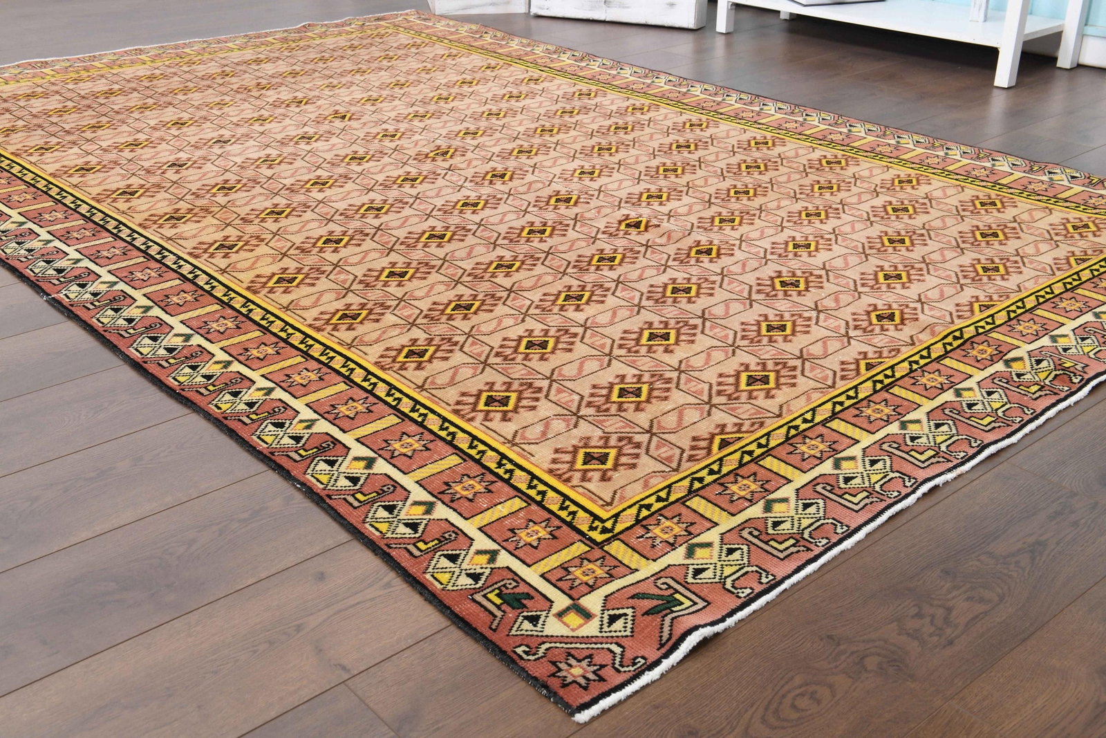 6'1x9'3 ft, Rare Design, LUXURY TURKISH RUG: Title: 6'1x9'3 ft, Rare Design, LUXURY TURKISH RUG Description: This Turkish one-of-a-kind Vintage Turkish Rug is hand-knotted and handwoven by the most skilled artisans who use pure wool, in muted,