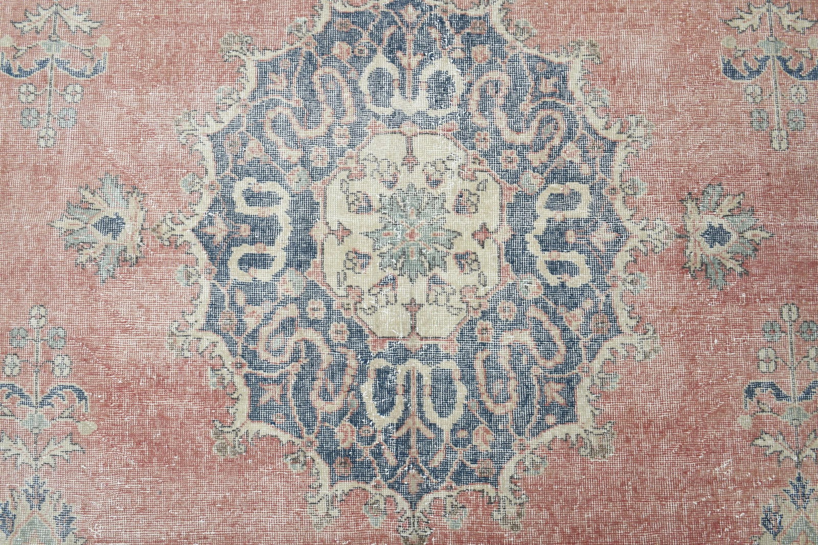 8'1x11'4 ft, PERSIAN STYLE RUG: Title: 8'1x11'4 ft, PERSIAN STYLE RUG Description: This Turkish one-of-a-kind Vintage Turkish Rug is hand-knotted and handwoven by the most skilled artisans who use pure wool, in muted, natural