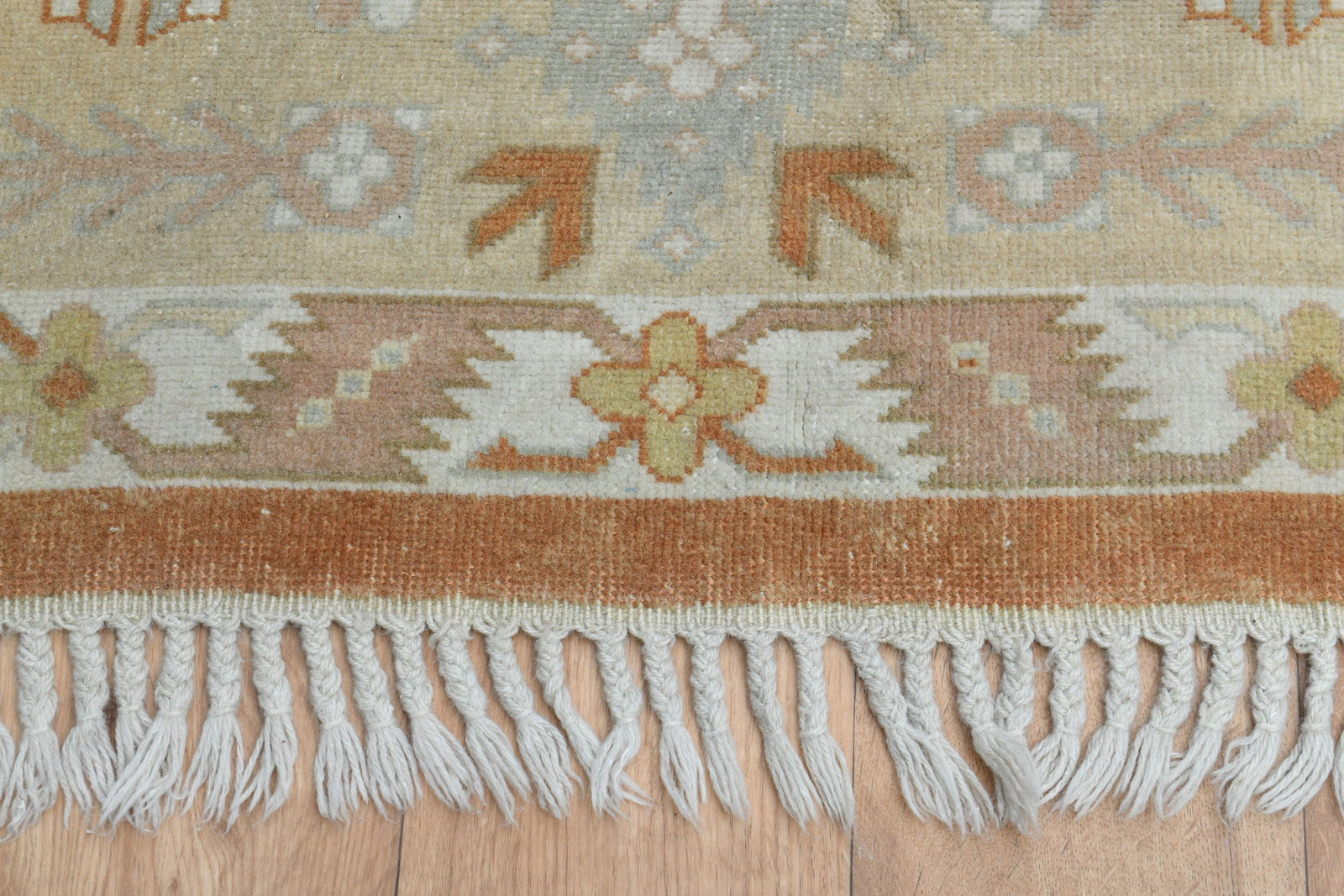 6.7x9.6 ft, BORDERED AREA RUG - 7