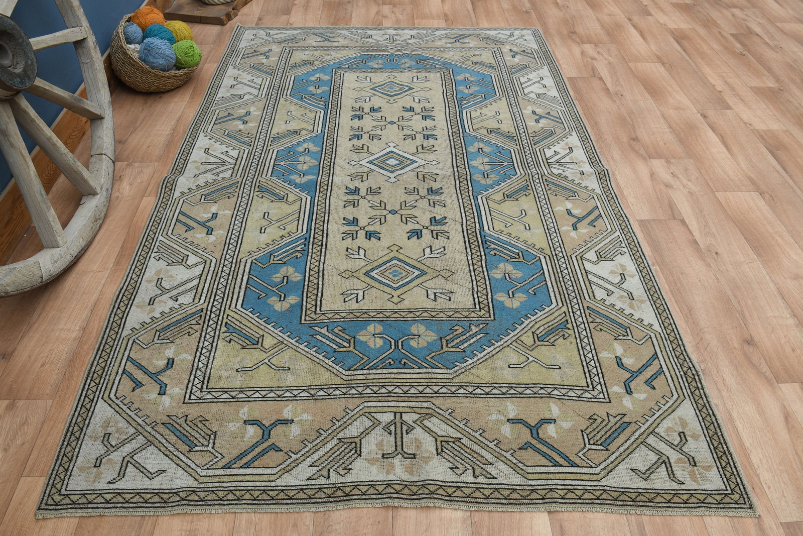 5'2x8'1 ft, BORDERED, TURKISH RUG - 3