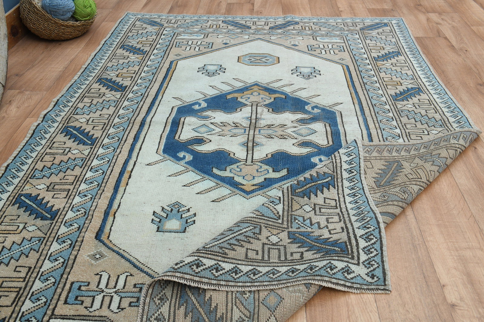 5'3x7'5 ft, ORIENTAL OUSHAK RUG - 3