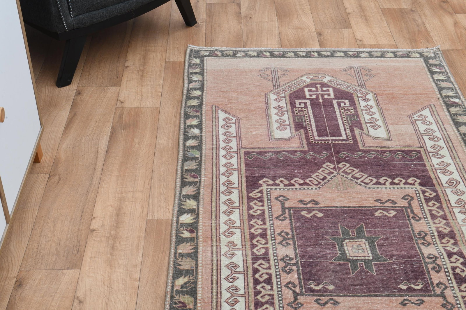 3'5x7'9 ft, PURPLE TURKISH RUG: Title: 3'5x7'9 ft, PURPLE TURKISH RUG Description: This Turkish one-of-a-kind Vintage Turkish Rug is hand-knotted and handwoven by the most skilled artisans who use pure wool, in muted, natural