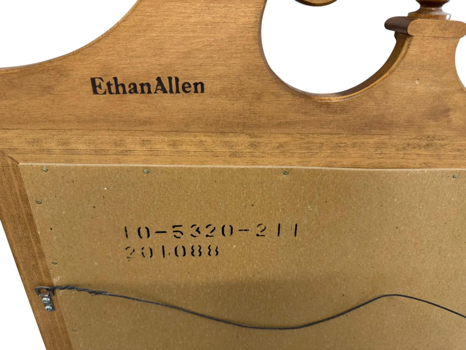 Late 20th Century Ethan Allen Federal Style Nutmeg Maple Wall Mirror - 6