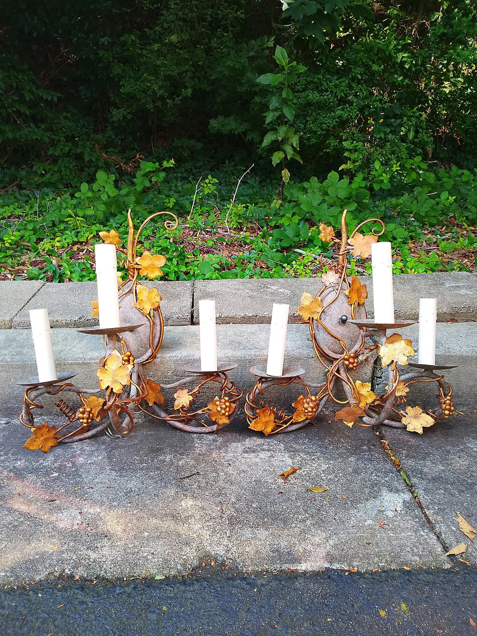 Vintage Italian Gilt Iron Wall Sconces – Grapevine Motif – A Pair - 4