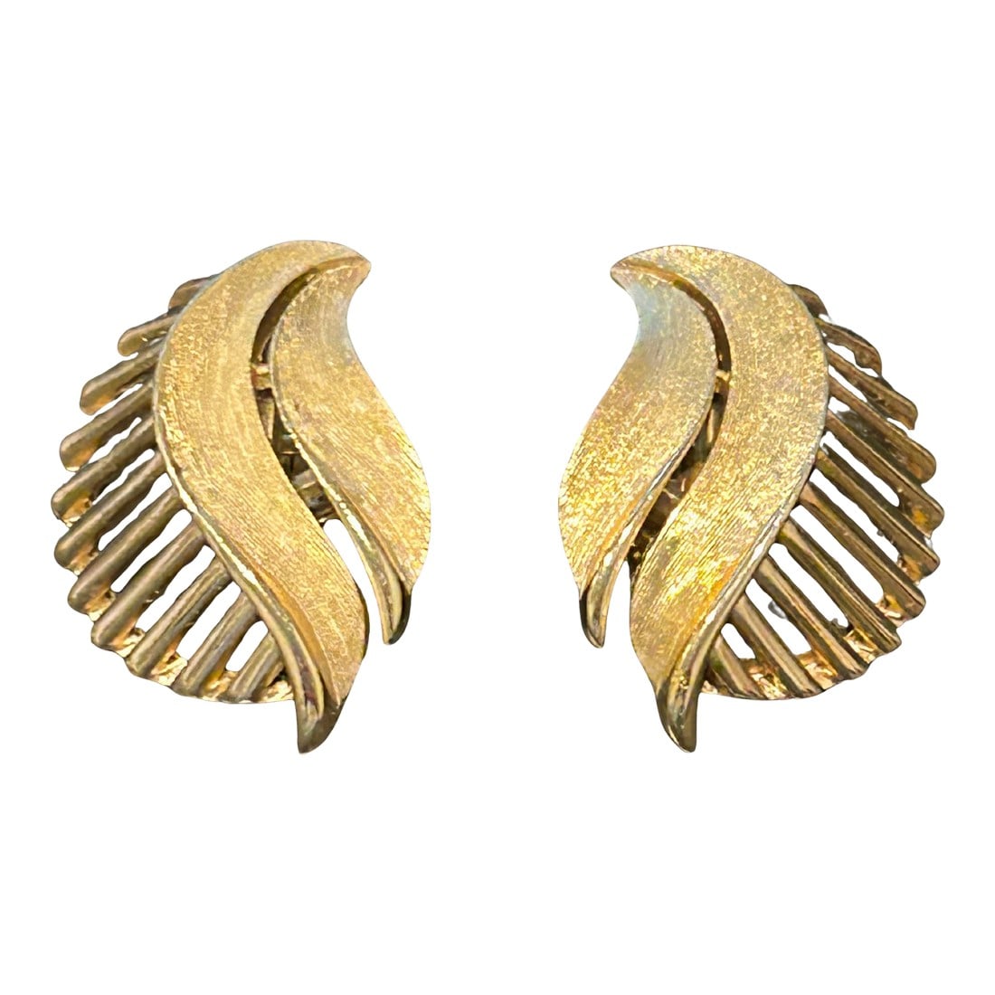 1950s Crown Trifari Signed Gold Tone Leaf Earrings – Vintage Clip-on Jewelry by Iconic (1 of 7)