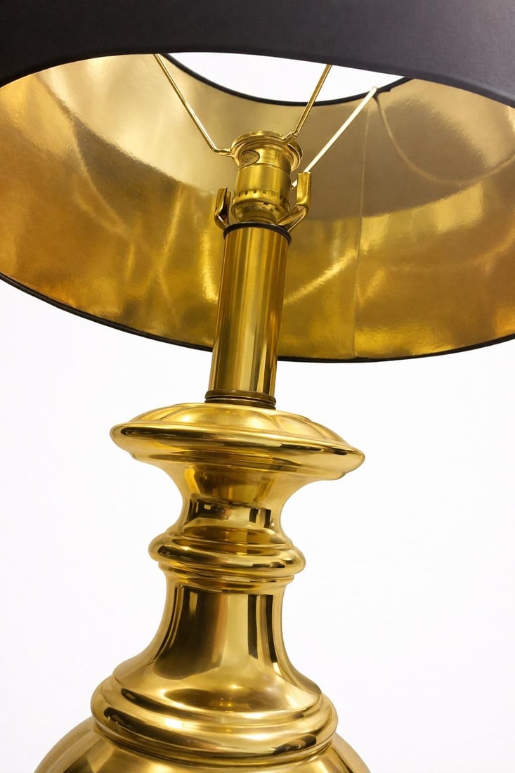 1960s Hollywood Regency Polished Brass Urn Table Lamp With Original Black Shade and Gold Interior - 6