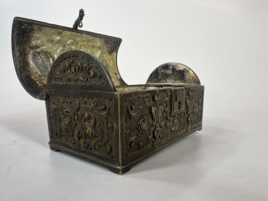 Kye or Jewelry Box Bronze Antique Raised Relief Ggleykauf Nurnberg Germany - 11