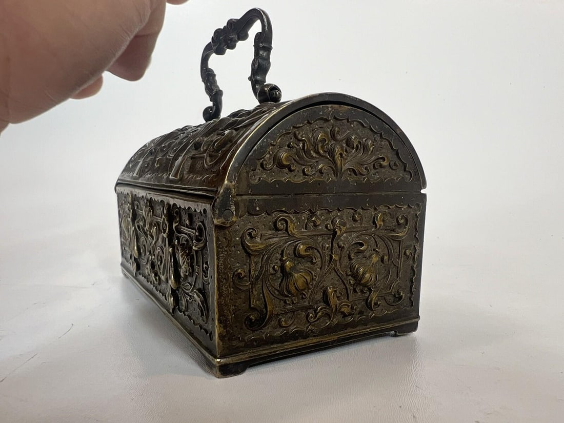 Kye or Jewelry Box Bronze Antique Raised Relief Ggleykauf Nurnberg Germany - 13