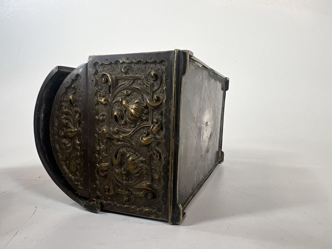 Kye or Jewelry Box Bronze Antique Raised Relief Ggleykauf Nurnberg Germany - 6