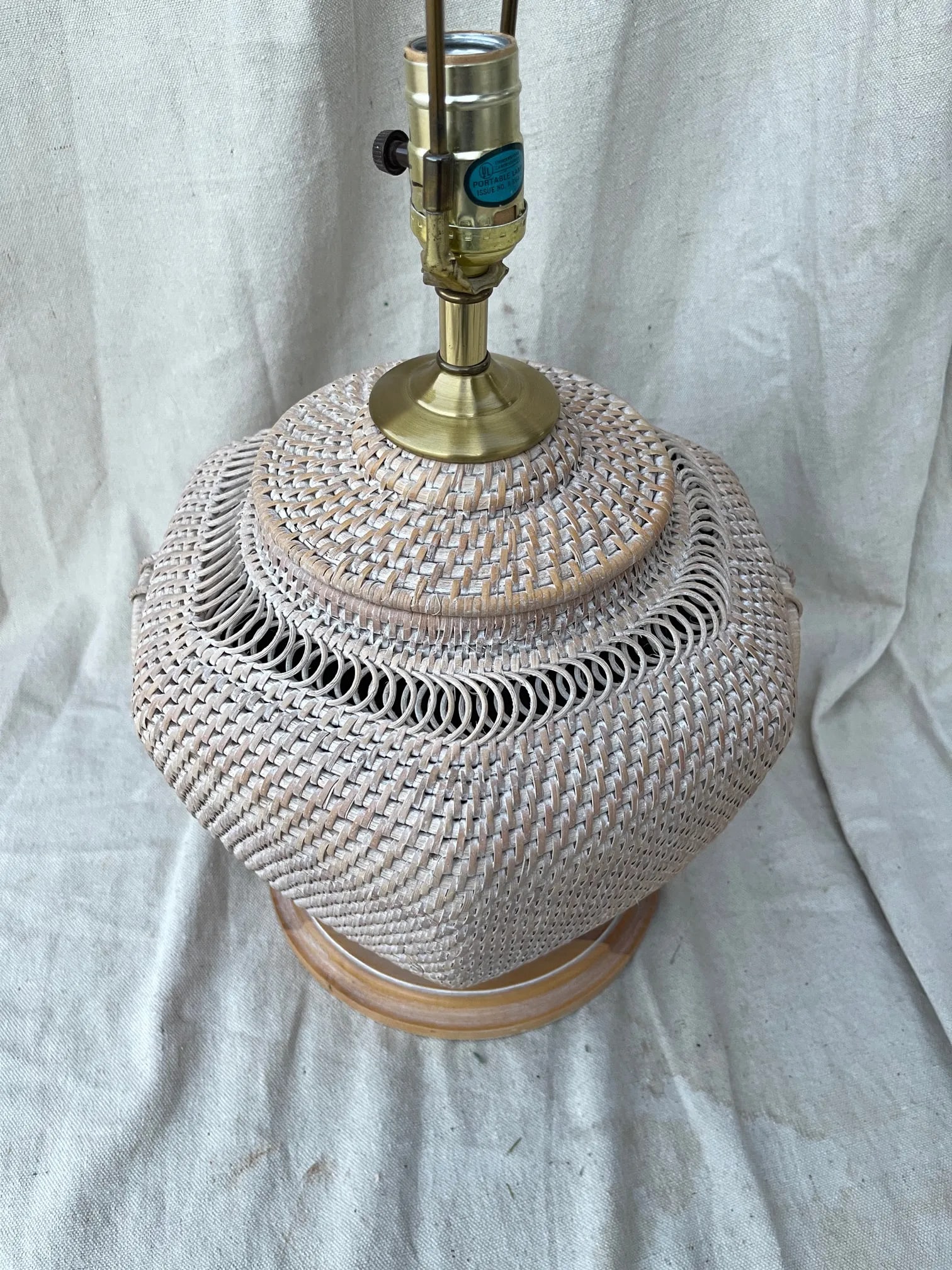 1980s Asian Hexagon Woven Rattan Table Lamp - 4