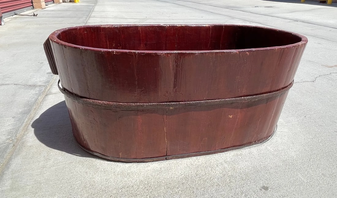 Early 20th Century Large Chinese Red Lacquered Wood Tub/Bucket - 5