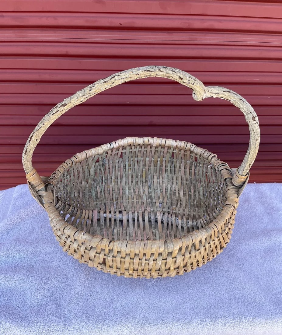 Rustic Whitewashed Wavy Vine/Rattan Gathering Basket - 3