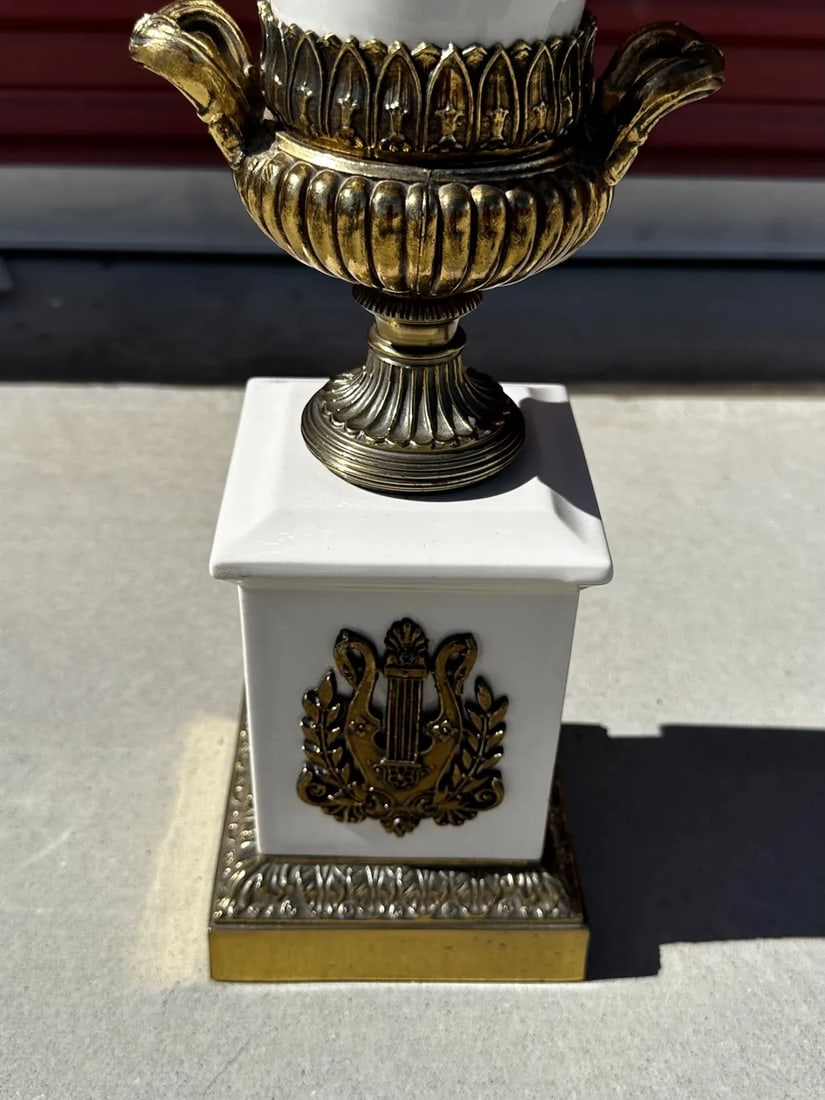 Vintage Westwood Industries White Porcelain/Brass Table Lamp - 3