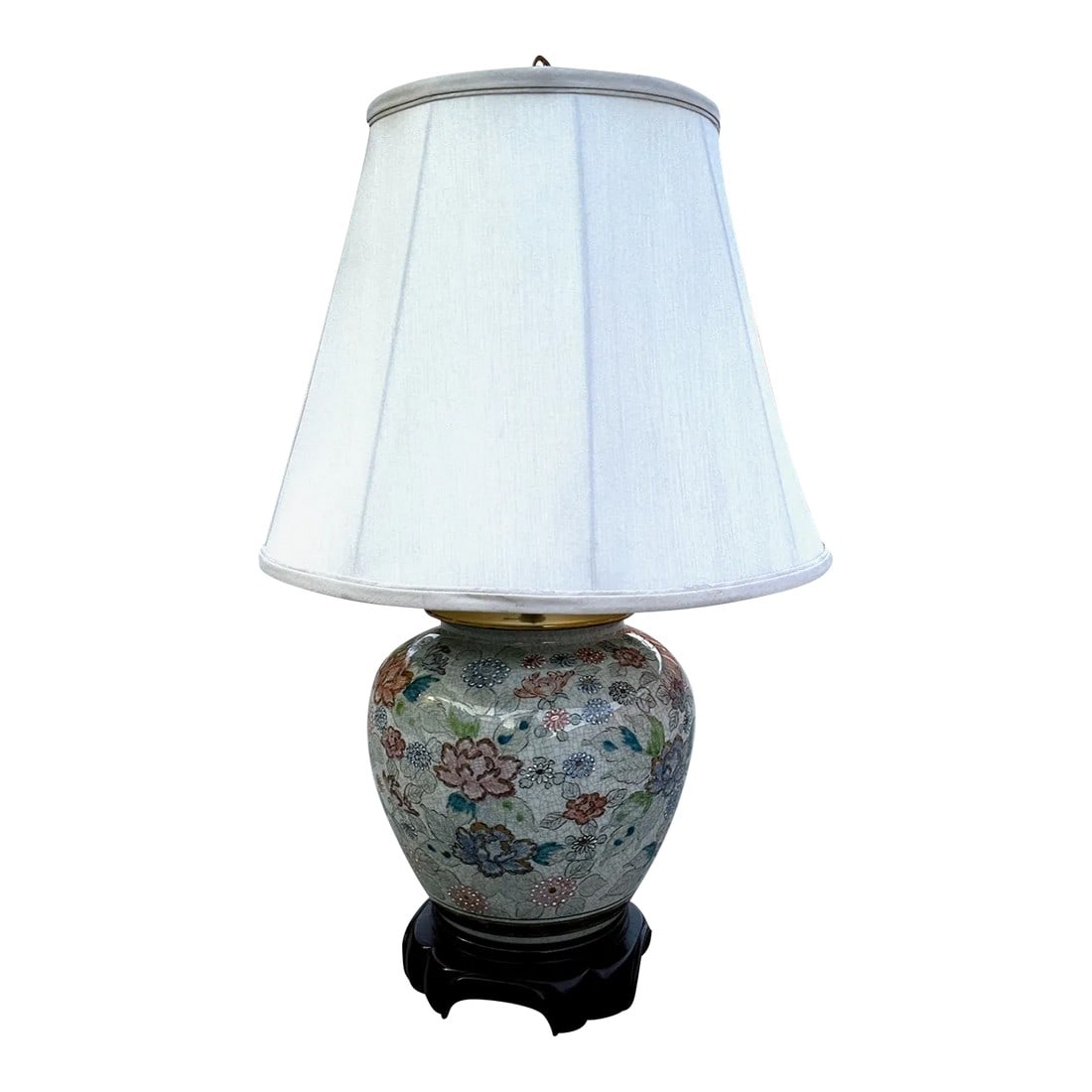 Vintage Samuel L. Dinkelspiel Chinoiserie Ginger Jar Table Lamp: Beautiful Samuel L. Dinkelspiel Table Lamp w/shade. Floral pattern with hints of gold and a crackle finish, sits on a wood base and has a brass top cap. Multi-color. 18in h to socket x 10in round