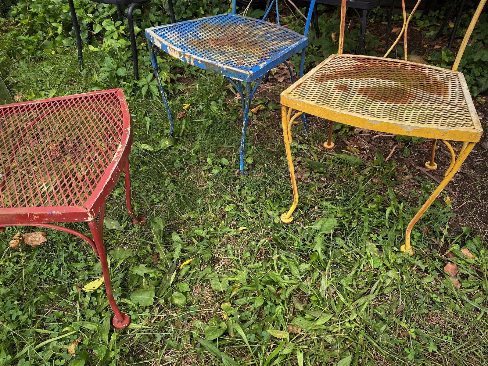 Woodard Wrought Iron Patio Table with Flower Center & 4 Chairs - 7