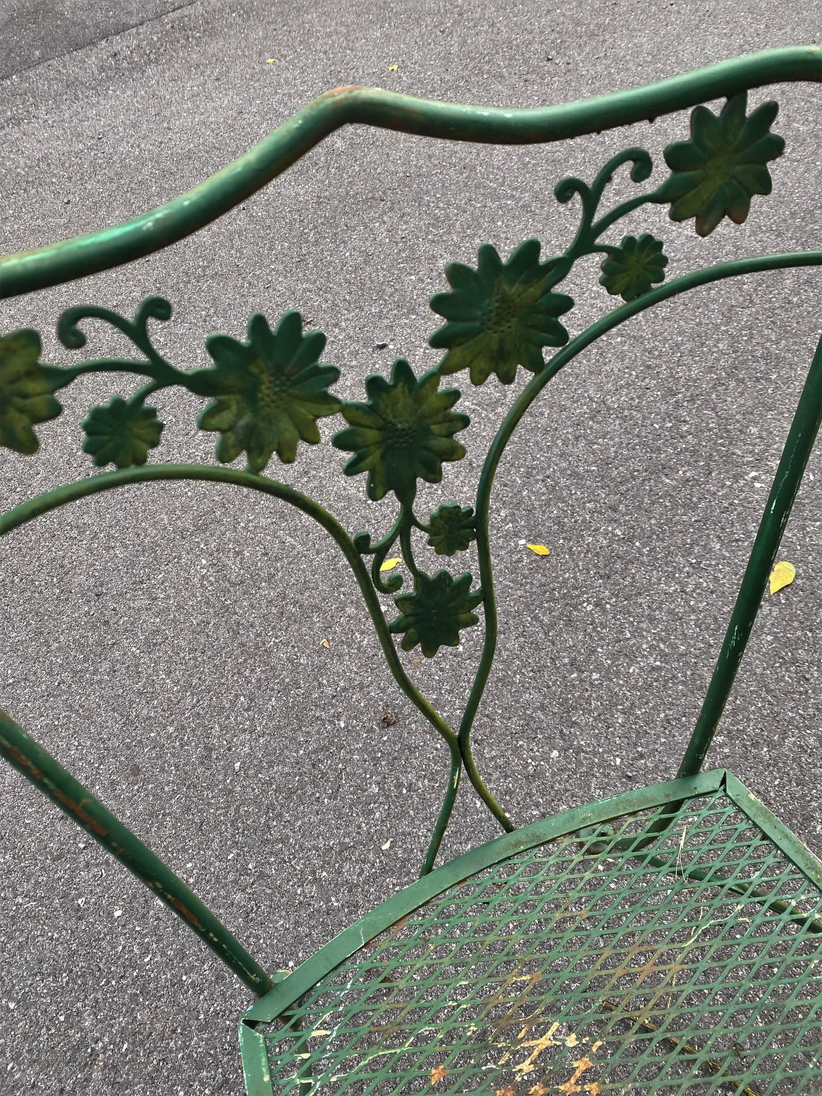 Woodard Wrought Iron Patio Table with Flower Center & 4 Chairs - 9
