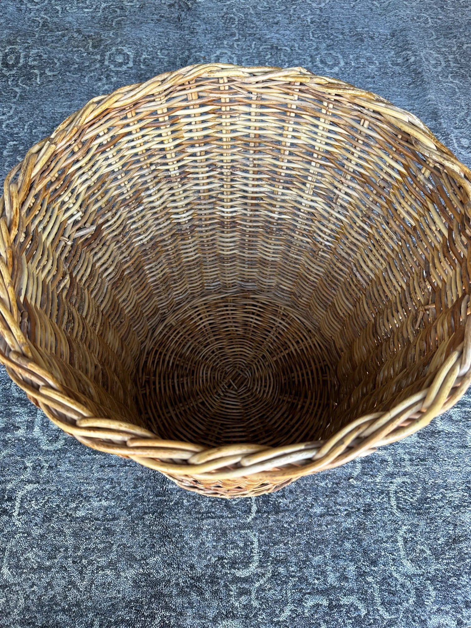 Rustic European Wicker Basket W/Lid - 3