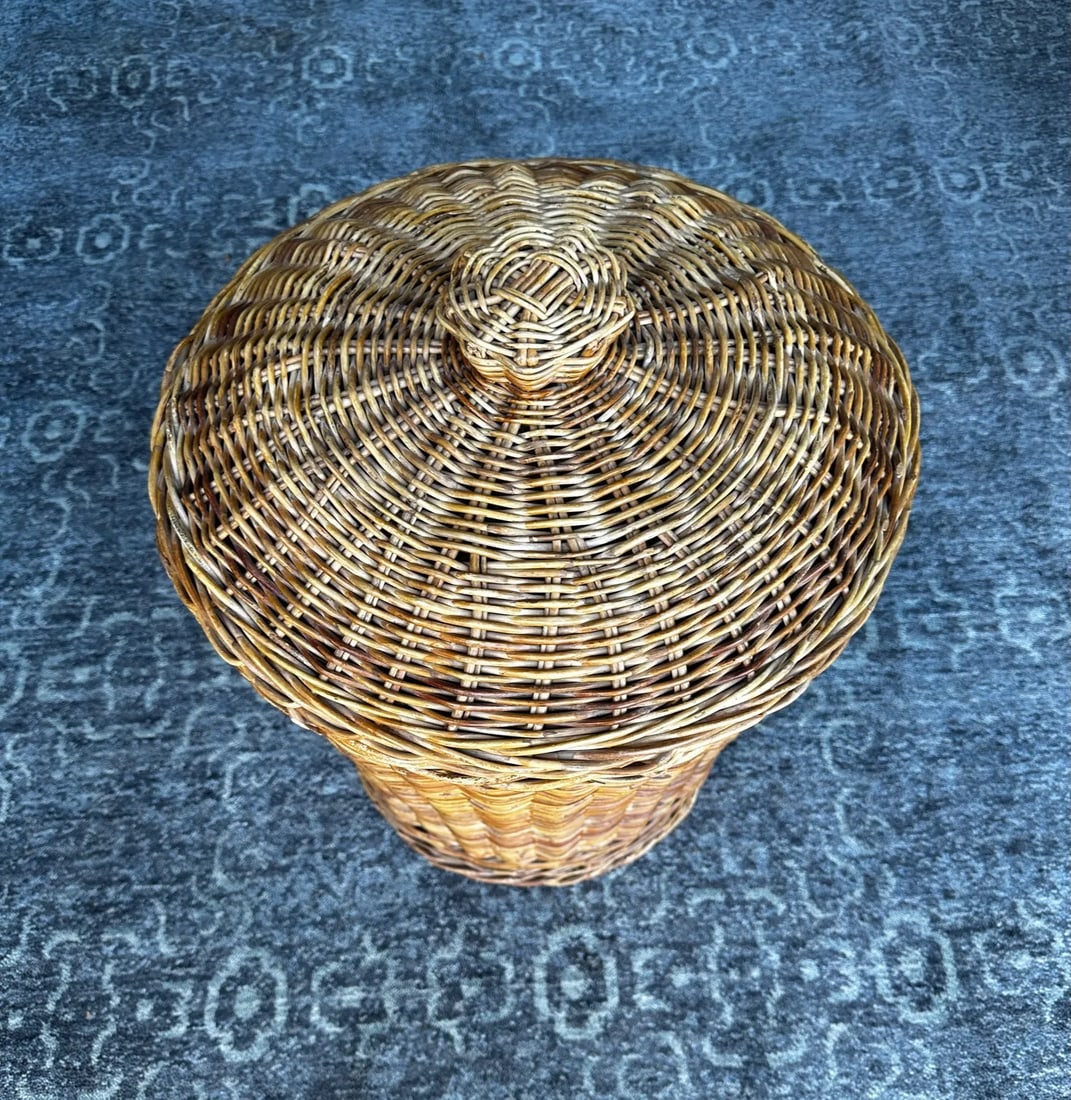 Rustic European Wicker Basket W/Lid - 4