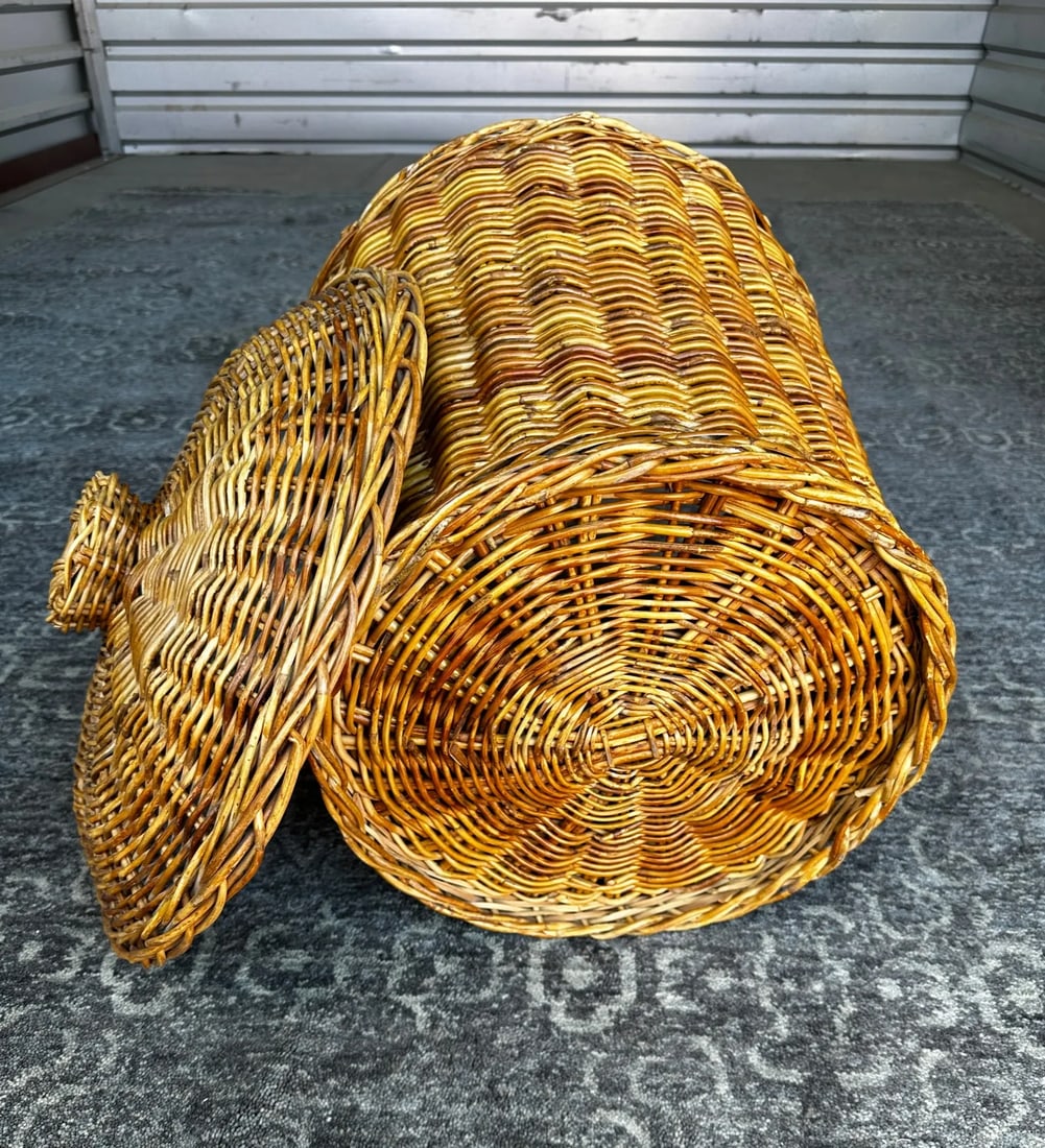Rustic European Wicker Basket W/Lid - 6