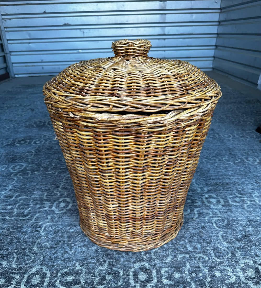 Rustic European Wicker Basket W/Lid - 8