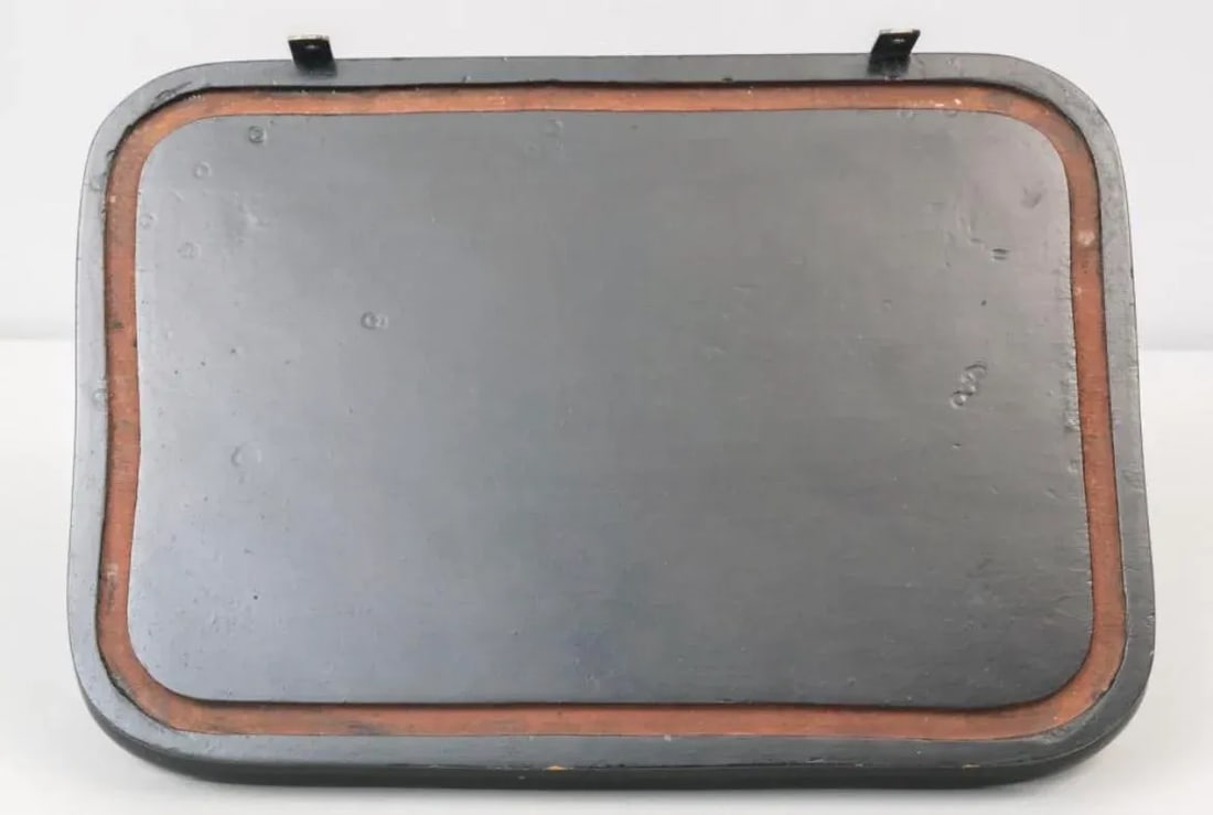 Mid 19th Century Single Black Lacquer Wooden Chinoiserie Wall Bracket or Shelf - 3