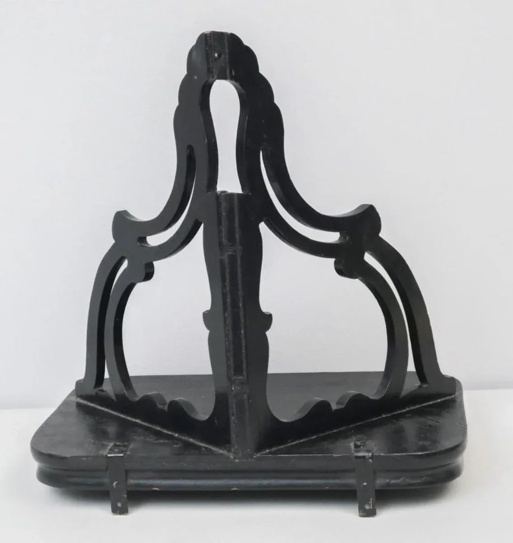Mid 19th Century Single Black Lacquer Wooden Chinoiserie Wall Bracket or Shelf - 7