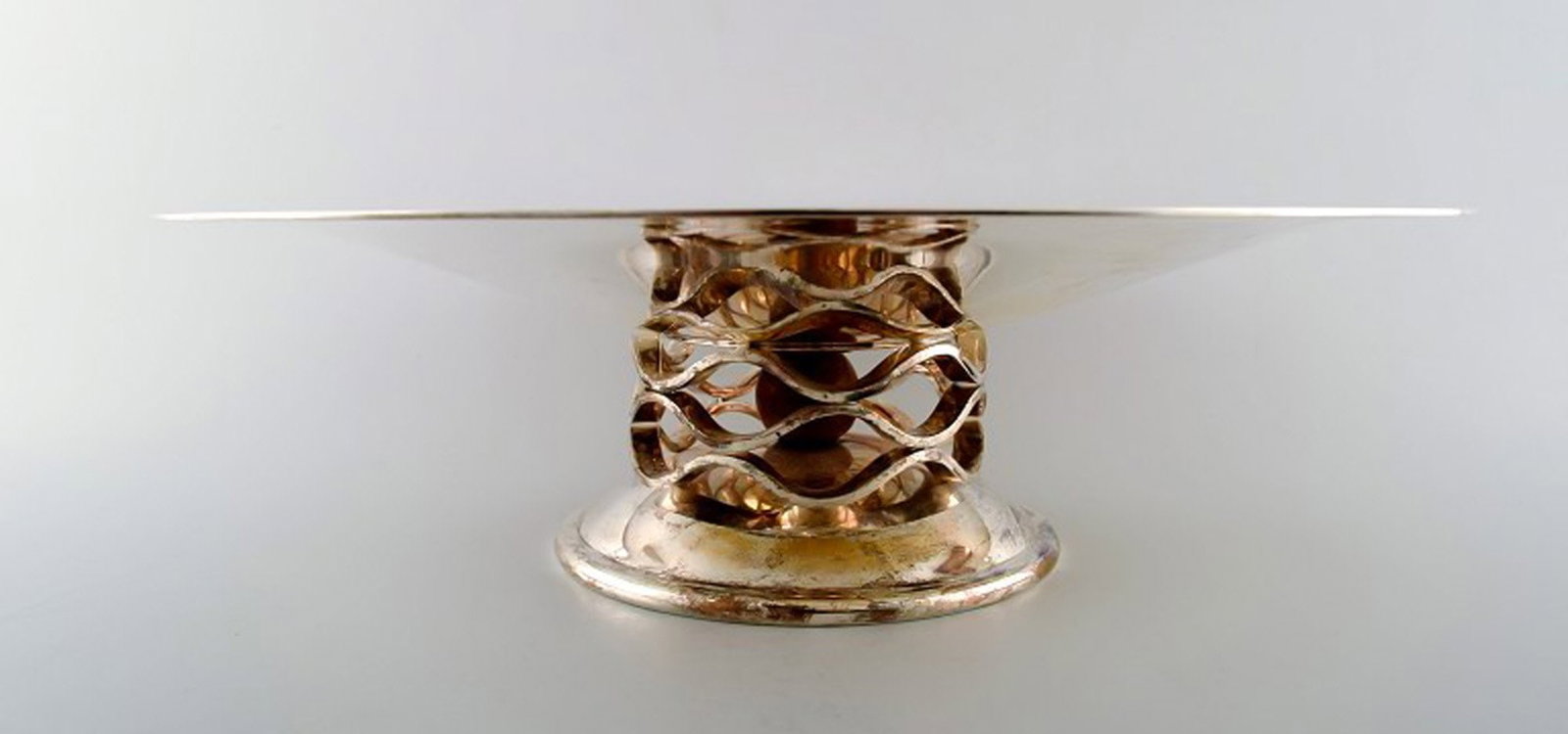 Large Art Deco centerpiece, silver plated, designed by Christian Fjerdingstad for Christofle. (1 of 5)