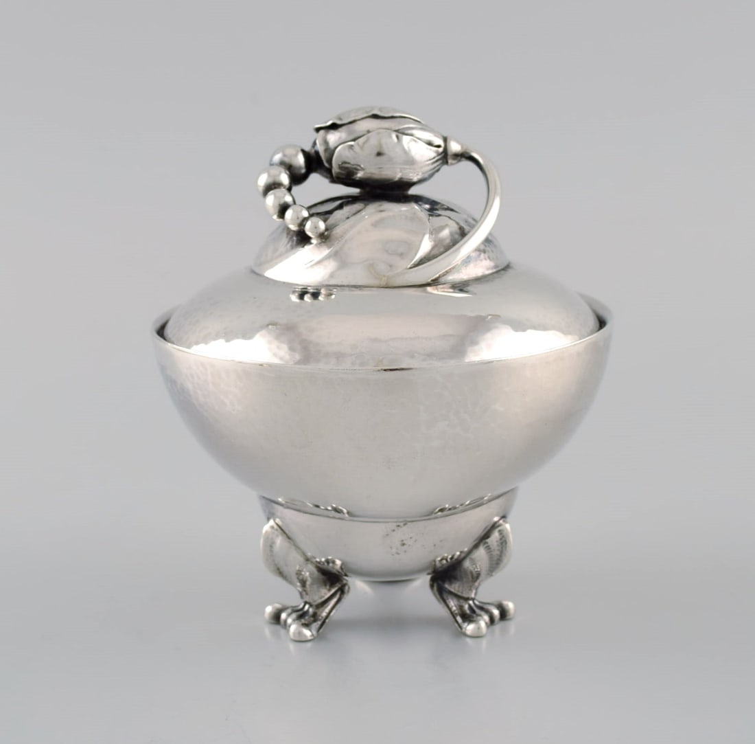 Georg Jensen Blossom sugar bowl in hammered sterling silver. Model 2D. Dated 1925-1932.: Title:Georg Jensen Blossom sugar bowl in hammered sterling silver. Model 2D. Dated 1925-1932.Brand:Georg JensenDescription:Georg Jensen Blossom sugar bowl in hammered sterling silver. Model 2D. Dated