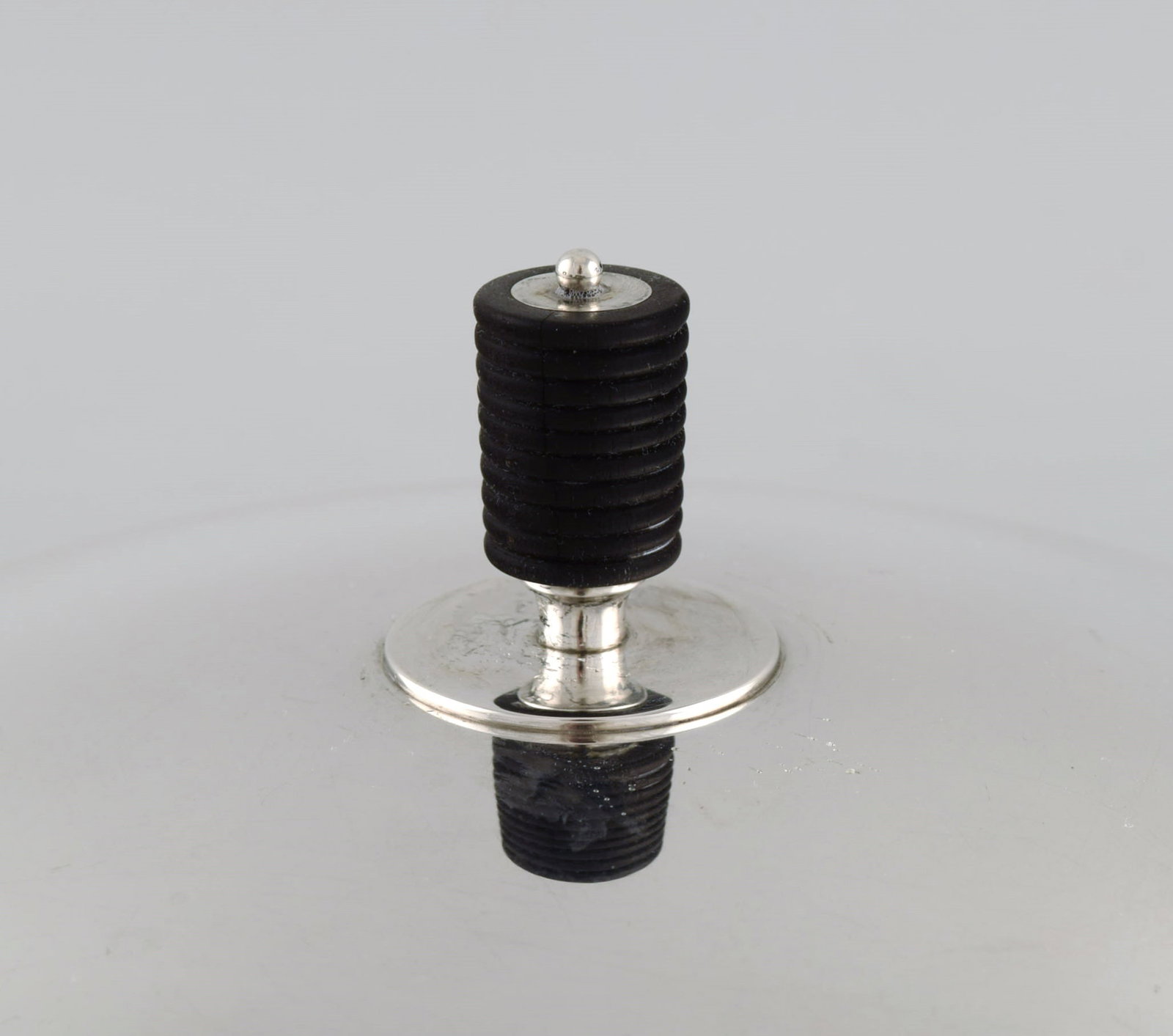 Sigvard Bernadotte for Georg Jensen. Rare casserole in sterling silver with handle and lid knob in - 2